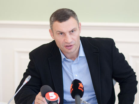 В Киеве уволили 50 парковщиков, которые требовали у водителей оплату наличными