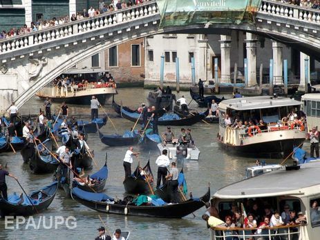 ﻿Мер Венеції пригрозив, що поліція міста буде стріляти без попередження після криків 