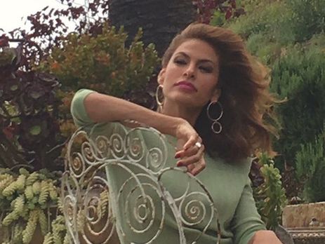 ﻿Мендес показала свою маму