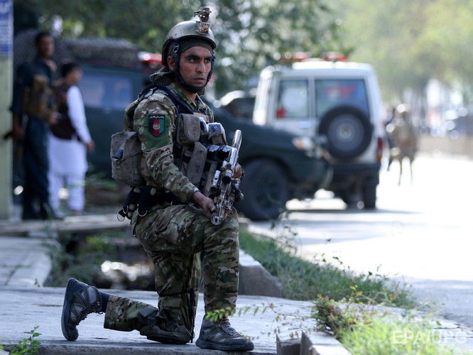 Унаслідок теракту в мечеті Кабула, за офіційними даними, загинуло понад 20 осіб, ЗМІ повідомляють про 30 загиблих