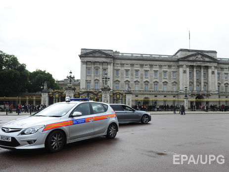 Мужчина с ножом напал на полицейских у Букингемского дворца