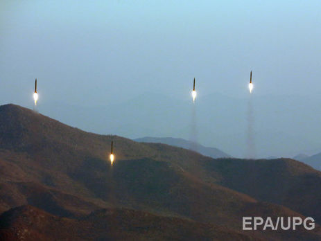 В Тихоокеанском командовании США заявили, что две запущенные КНДР ракеты отказали во время полета, еще одна, вероятно, взорвалась при запуске