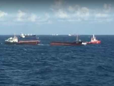 У входа в Босфор раскололся сухогруз, возивший сырье в оккупированный Крым 