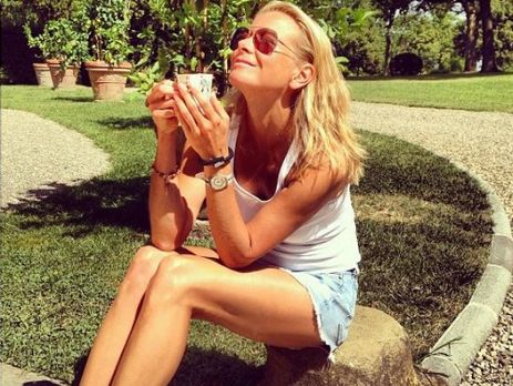 Высоцкая опубликовала фото в купальнике