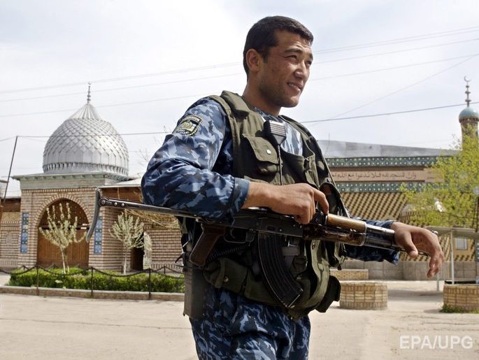 В Узбекистане за "бесцельное гуляние" задержали 3706 человек