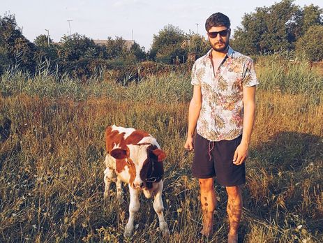 ﻿Британський фотограф, поранений узимку в Авдіївці, повернувся на Донбас