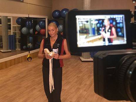 Волочкова показала босые ноги во время тренировки 