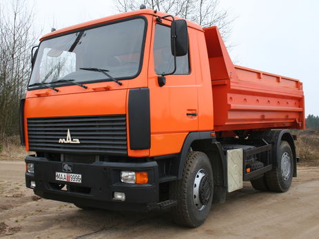 В Москве грузовик наехал на пешеходов, двое пострадавших