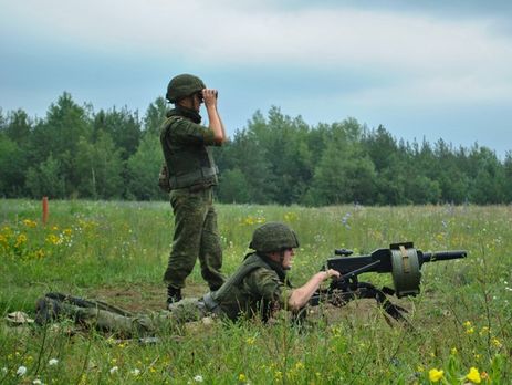 НАТО отправит троих наблюдателей на учения 