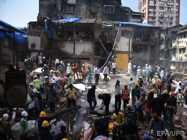 В Индии рухнул шестиэтажный жилой дом, 16 человек погибли. Видео