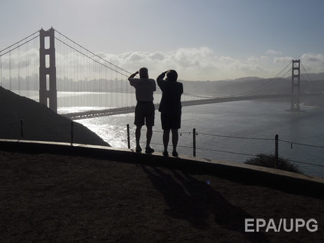 США закрывают три диппредставительства России