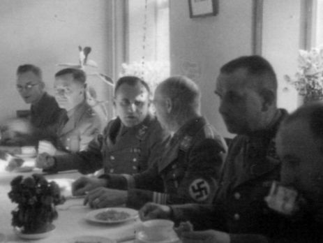 Киевлянка Хорошунова в дневнике 1943 года: Киев переходит на положение фронтового города, из которого выедут все научные и гражданские учреждения