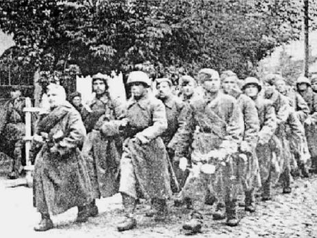 Киевлянка Хорошунова в дневнике 1943 года: По слухам, советское радио передало о праздновании Нежинской победы, о салютах по этому поводу в Москве