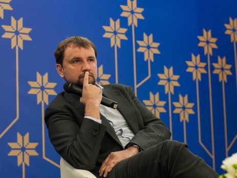 Вятрович назвал вандализмом то, что граффити времен Евромайдана стерли с фасада магазина на Грушевского в Киеве