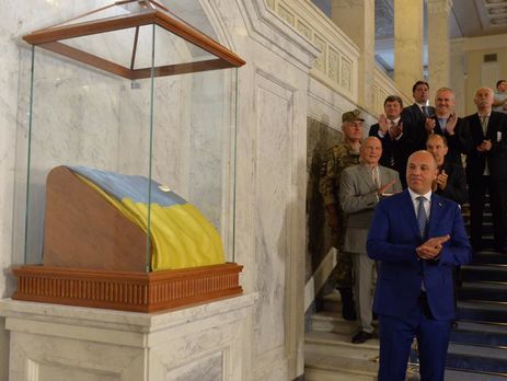 ﻿Рада витратила 1,3 млн грн на облаштування експозиції "Прапор України"