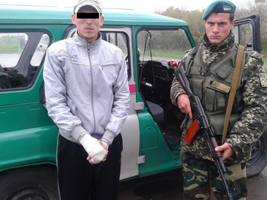 Госпогранслужба: На Луганщине поймали российского неонациста с антиукраинскими агитлистовками