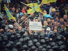 Под Радой произошли стычки между митингующими автомобилистами и правоохранителями