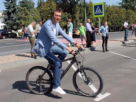 ﻿Омелян заявив, що французький таблоїд приписав його дружині купівлю Maybach Coupe за €2,7 млн