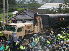 В Южной Корее прошли массовые протесты после развертывания новых противоракетных установок THAAD. Фоторепортаж