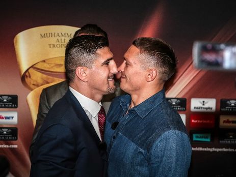 Бой Усик – Хук. Где и когда смотреть четвертьфинал Всемирной боксерской суперсерии