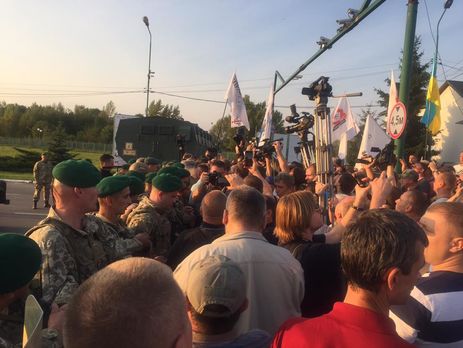 Залищук: К границе подтягиваются сотни людей, которые требуют пропустить Саакашвили