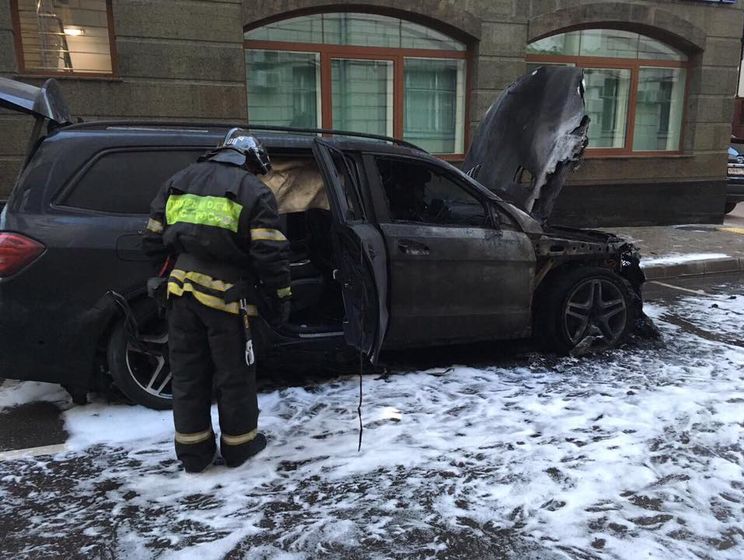 В Москве противники фильма "Матильда" сожгли автомобили возле офиса адвоката Учителя