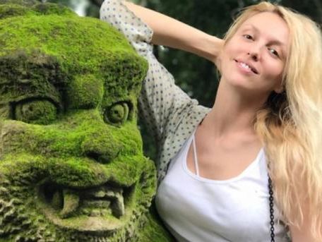 ﻿Полякова поцілувала Кухар. Відео