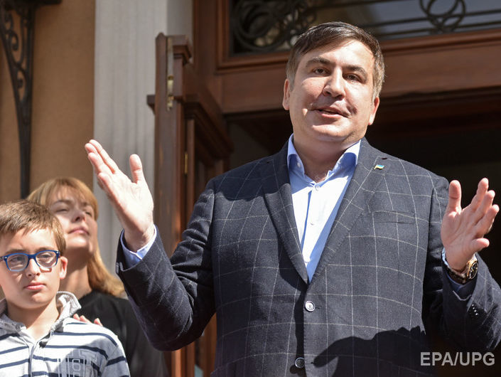 Саакашвили: У меня нет паспортов. Я не могу летать на самолете. Буду ездить на машинах, на перекладных, автостопом