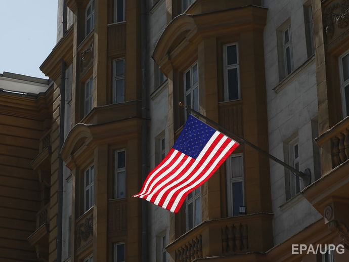 В посольстве США в РФ заявили, что не будут "угадывать" дальнейшие действия российских властей по отношению к американским дипломатам