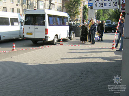 В Днепре мужчина открыл стрельбу на улице, двое раненых