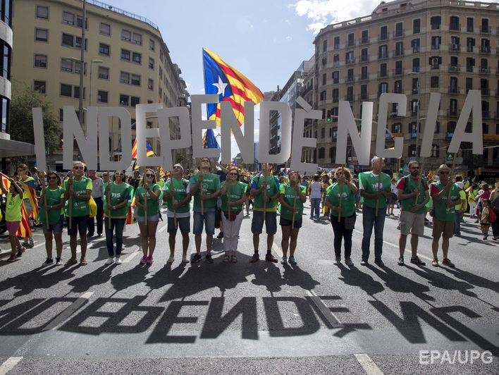 ﻿Прокуратура Іспанії наказала поліції вилучати виборчі урни та агітацію, пов'язану з референдумом у Каталонії