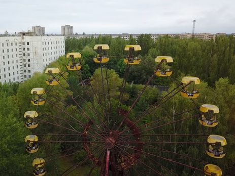 В Припяти туристы запустили колесо обозрения. Видео