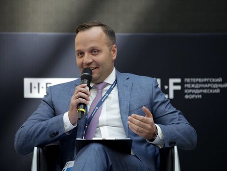 Адвокат Учителя заявил, что из-за Поклонской ходит теперь с охраной