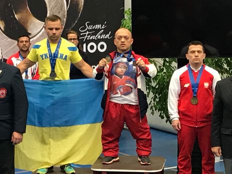 ﻿Російського спортсмена, який одягнув футболку з Путіним, не дискваліфікують – президент Федерації пауерліфтингу РФ