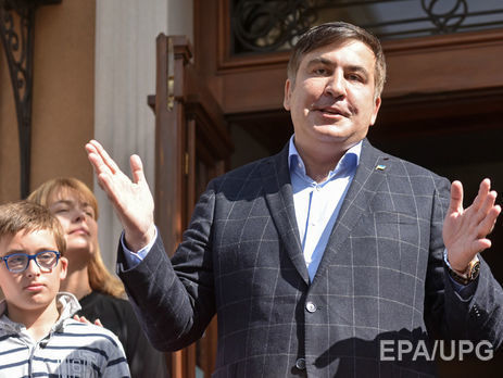 Кортеж Саакашвили остановила патрульная полиция в Черновцах за нарушение правил