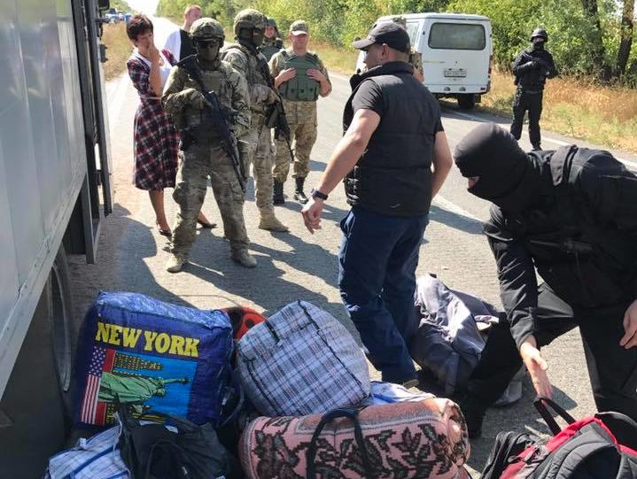 Из подконтрольных боевикам "ДНР" районов Украине передали еще 19 заключенных – офис омбудсмена