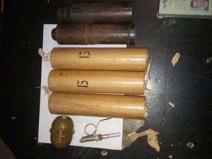 Полиция изъяла у пассажира киевского метро гранату и дымовые шашки