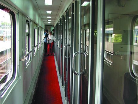 Локомотив фирменного поезда сообщением 