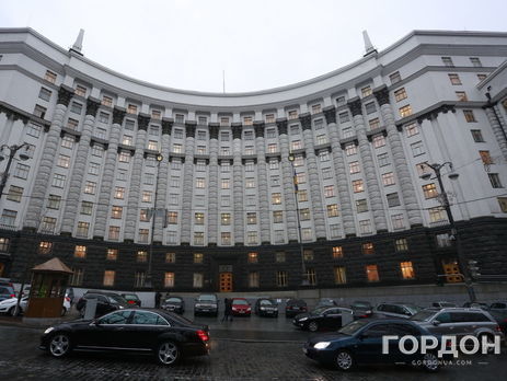 Кабмин заложил в госбюджет на 2018 год доходы в размере 877 млрд грн, расходы – 948 млрд грн