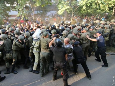 ﻿У бійці біля суду в Чорноморську постраждало 20 правоохоронців – МВС