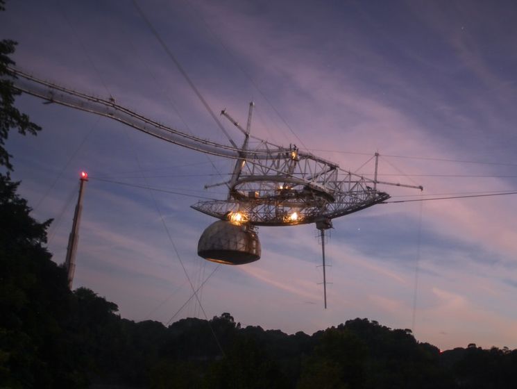 Из-за урагана "Мария" приостанавливает работу гигантский телескоп Arecibo