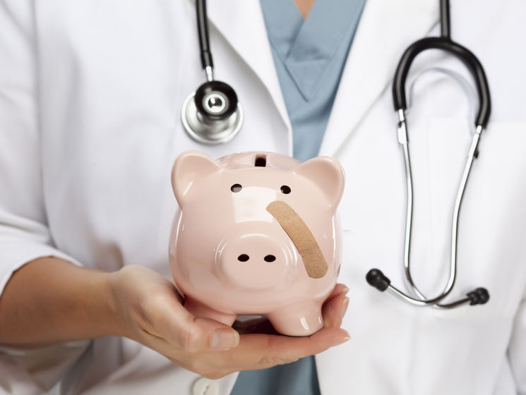 ﻿Кабмін обіцяє погасити заборгованість із зарплат медиків до кінця року