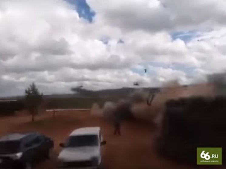 ﻿Російські ЗМІ опублікували кадри обстрілу глядачів із вертольота на навчаннях "Запад-2017". Відео