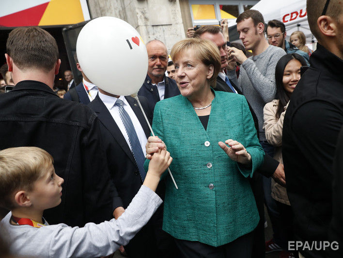 ﻿Меркель заговорила російською на прес-конференції з дітьми. Відео