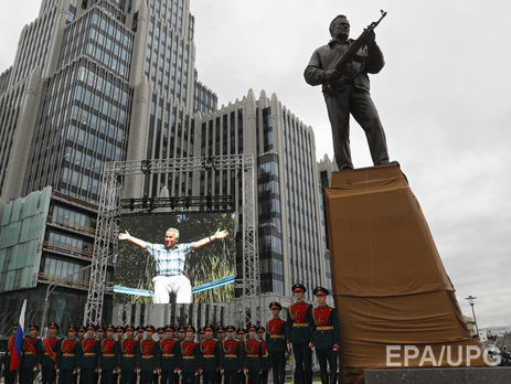 Макаревич о памятнике Калашникову в Москве: Ну что же мы так уродуем свой город, позоримся перед всем миром?