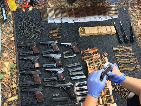 ﻿У Маріуполі поліція виявила арсенал зброї, викраденої в Нацгвардії у 2014 році