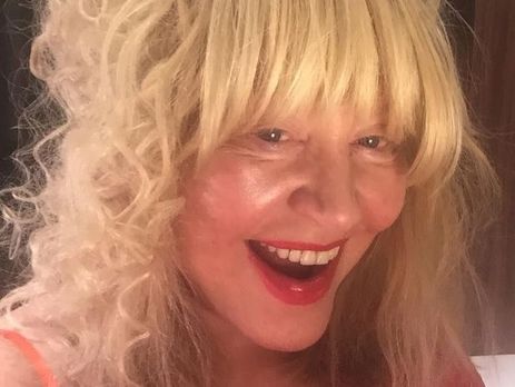 Пугачева в черном платье и с распущенными волосами праздновала день рождения своих детей