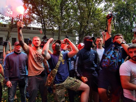 ﻿В Одесі на мітингу за відставку Труханова біля будівлі мерії сталися сутички з поліцією. Фоторепортаж