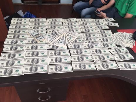 В Киевской области прокуратура и СБУ задержали сотрудника Госфискальной службы при получении взятки в $20 тыс.