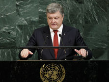 Порошенко про РФ: Вони вкрали нашу землю, викрадають людей, збивають цивільний літак. Це поведінка постійного члена Радбезу ООН?